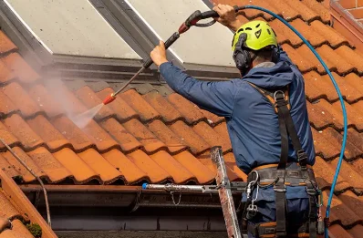 Démoussage et hydrofuge de toiture à Curvalle
