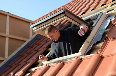 Pose de fenêtres de toit Velux à Curvalle